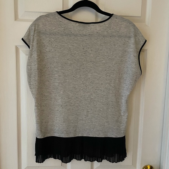 RW&CO Frilly Bottom Tee - Picture 2 of 4
